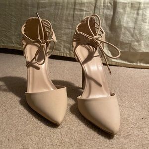 Nude heels with tie ankle